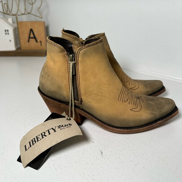 Liberty Black Women’s 7 Western Ankle Boots Tan Leather Cowgirl Booties NWT - Picture 5 of 8